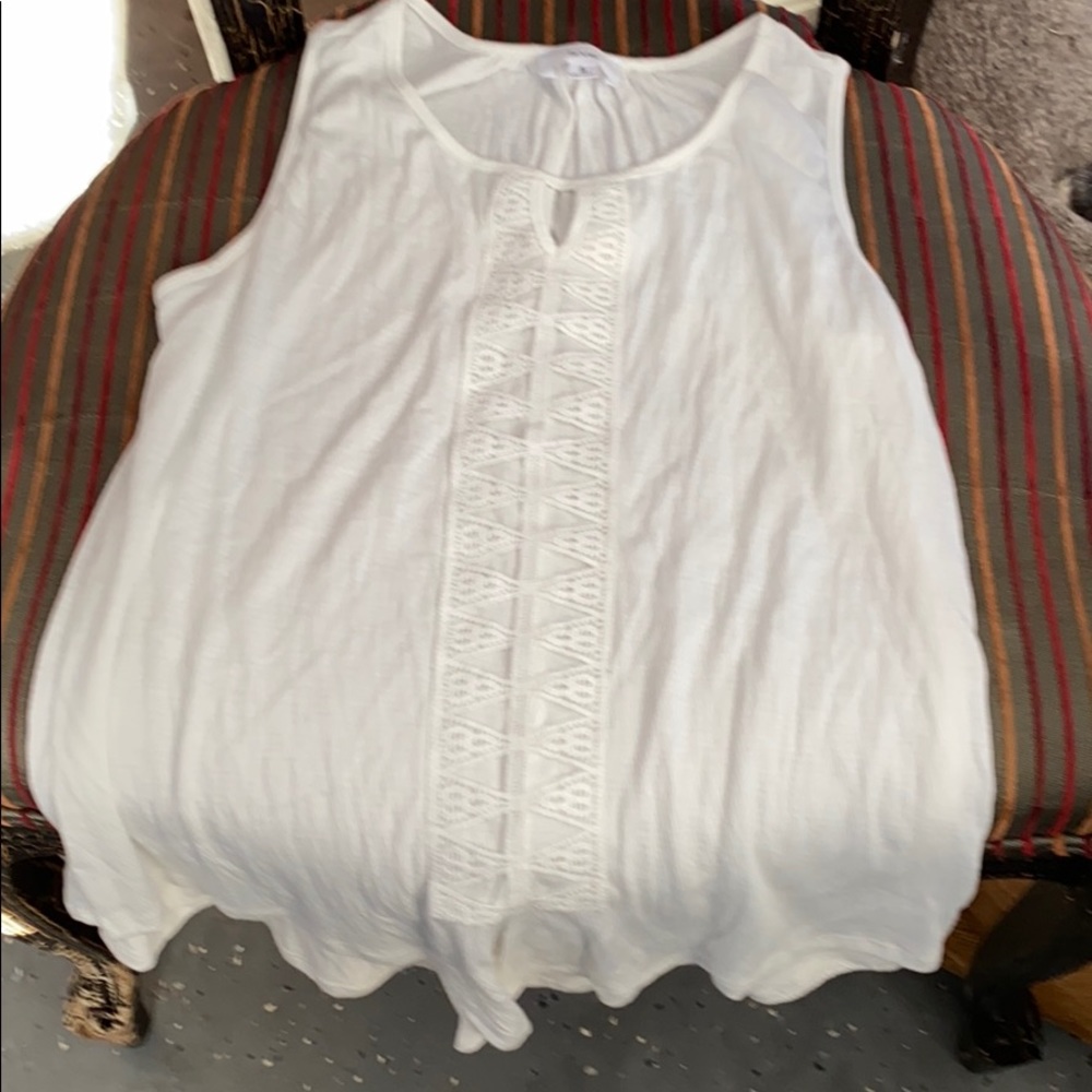 White sleeveless cotton top